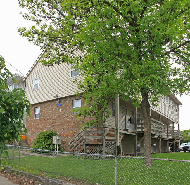 153 Oak St in Binghamton, NY - Foto de edificio - Building Photo
