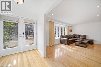 481 Anthony Dr in Oakville, ON - Building Photo - Building Photo