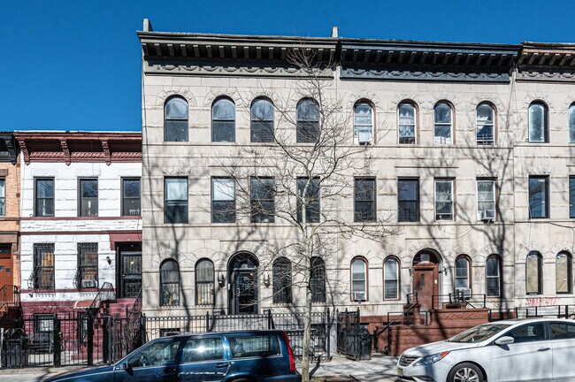 821 Halsey St in Brooklyn, NY - Building Photo - Primary Photo