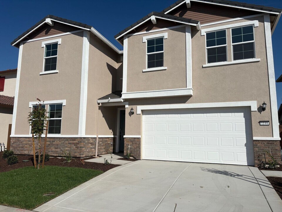 1144 Caraballo Dr in Roseville, CA - Building Photo