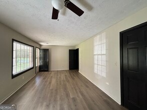 33 Lynhaven Dr in Newnan, GA - Building Photo - Building Photo