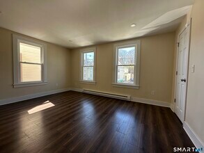 567 Howe Ave in Shelton, CT - Building Photo - Building Photo