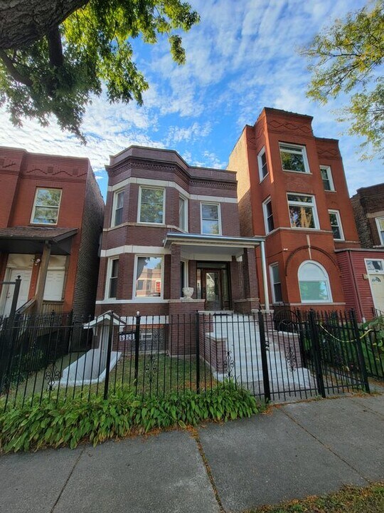 6328 S St Lawrence Ave in Chicago, IL - Foto de edificio