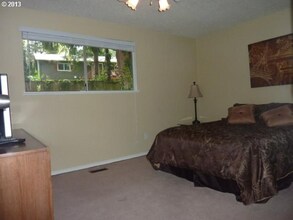 0 SE 122nd Ave in Portland, OR - Foto de edificio - Building Photo