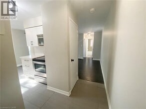 163 Chandler Dr in Kitchener, ON - Building Photo - Building Photo