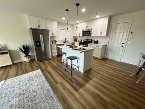 4908 Stephanie Pl in Oceanside, CA - Building Photo - Building Photo