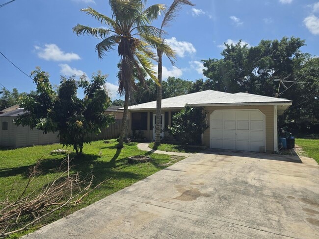 1811 Edgevale Rd in Fort Pierce, FL - Building Photo - Building Photo