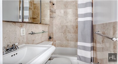 E 13TH ST., Unit 5D in New York, NY - Foto de edificio - Building Photo