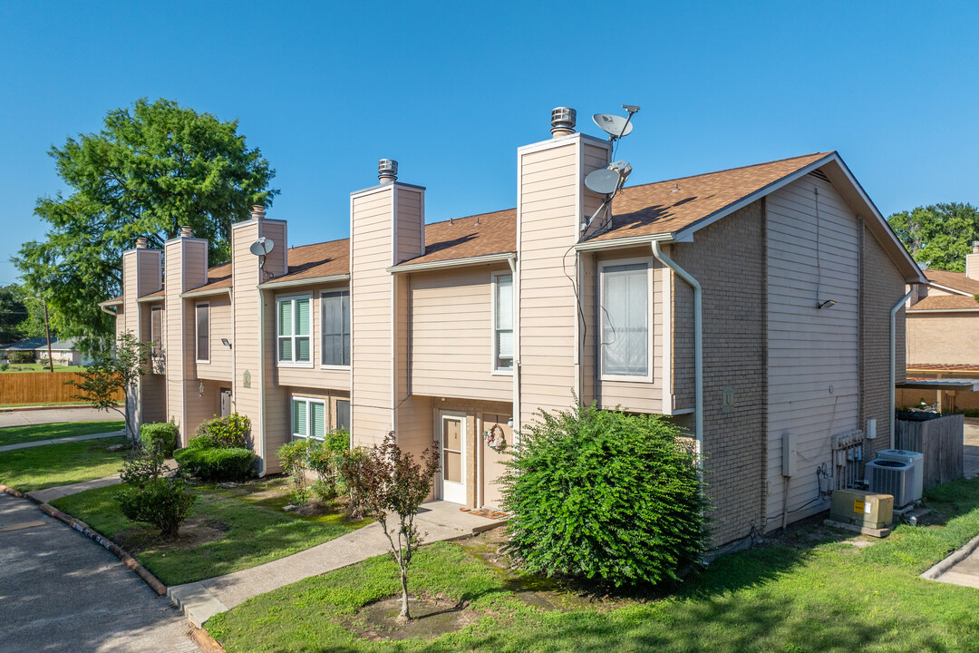 Walnut Ridge in Baytown, TX - Building Photo