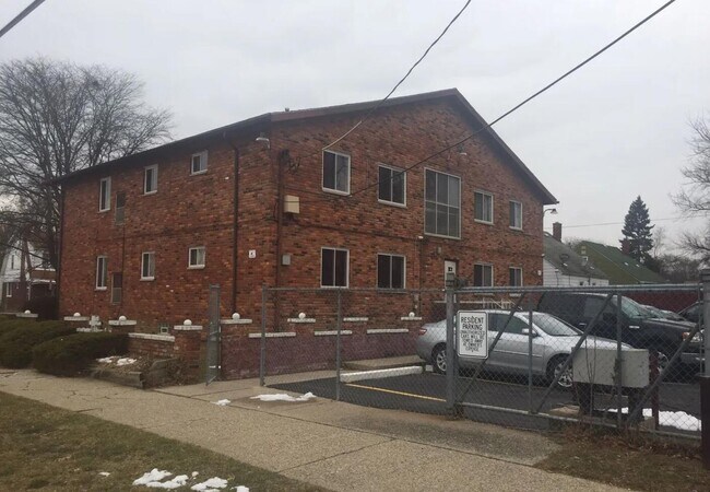 15800 Hubbell Ave in Detroit, MI - Building Photo - Building Photo