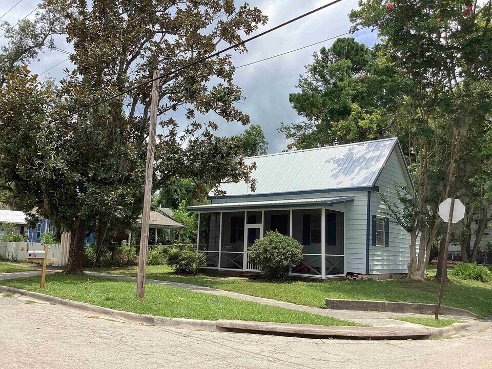 523 SW Horry Ave in Madison, FL - Building Photo