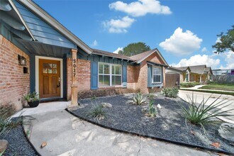 5027 Twin Candle Dr in Houston, TX - Building Photo - Building Photo