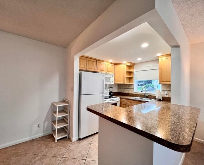 135 Canterbury F in West Palm Beach, FL - Building Photo - Building Photo