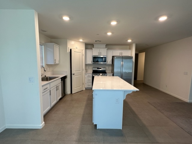 5823 Mardal Ave in Bakersfield, CA - Building Photo - Building Photo