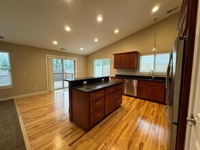 1540 West Tarragon Drive in Roseburg, OR - Building Photo - Building Photo