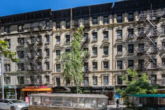 413-415 E 70th St in New York, NY - Foto de edificio - Building Photo