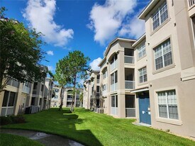 3351 Whitestone Cir in Kissimmee, FL - Building Photo