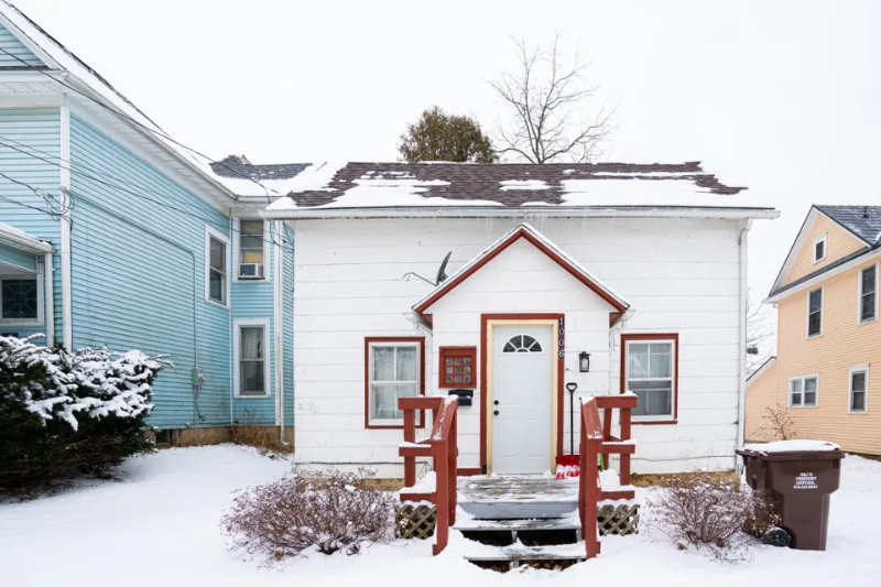 1006 S Oak Ave in Freeport, IL - Building Photo