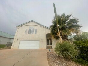 825 Lava Pointe Dr in Saint George, UT - Building Photo - Building Photo