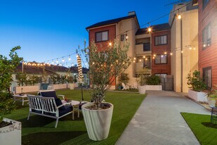 524 Venice Way in Inglewood, CA - Building Photo