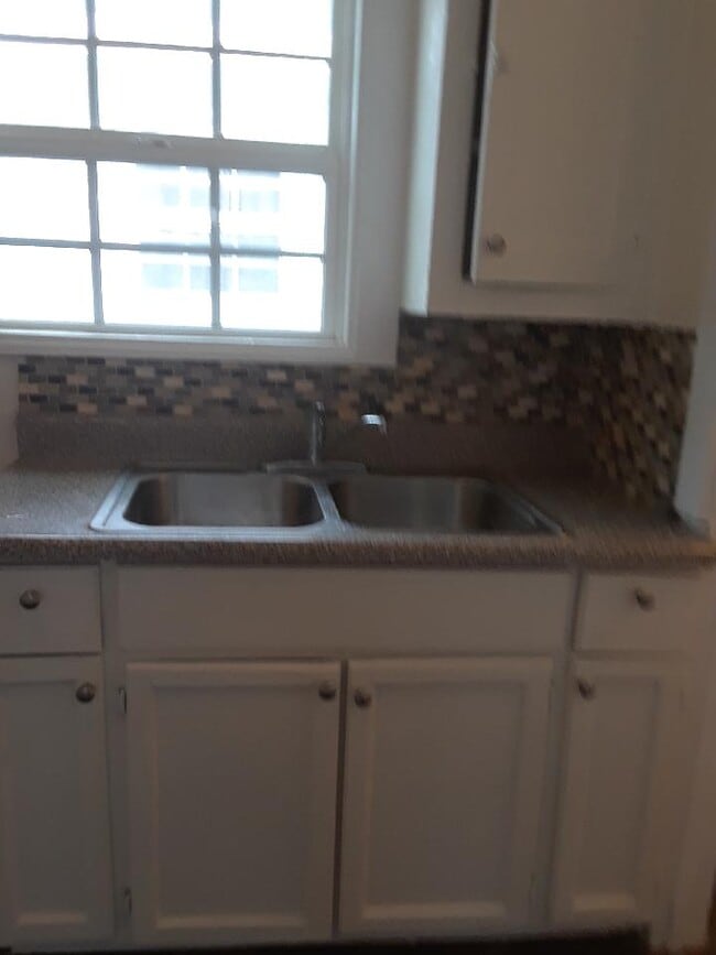 1660 1/2 Murchison St, Unit 1660 HALF