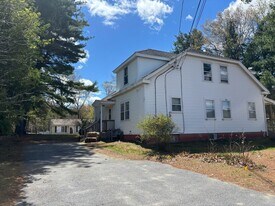 576 Abbott Ave in Leominster, MA - Building Photo