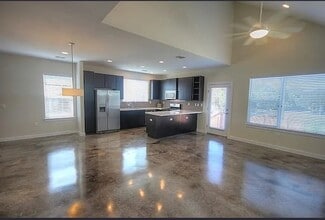 301 W Stassney Ln in Austin, TX - Building Photo - Building Photo