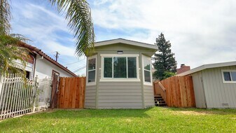 830 Fremont Blvd in West Sacramento, CA - Building Photo