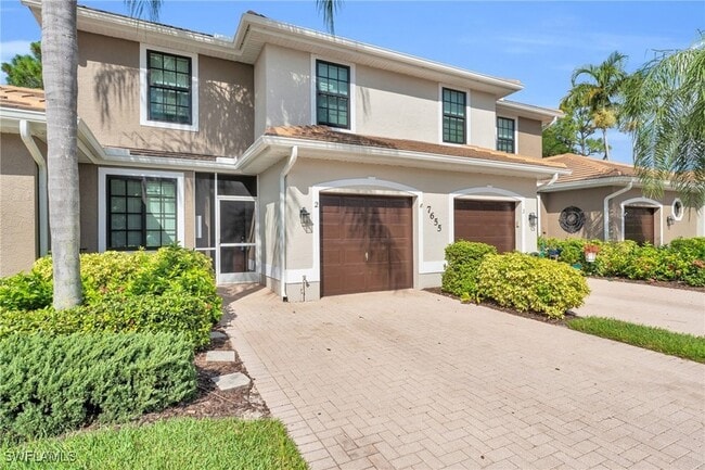 7655 Meadow Lakes Dr in Naples, FL - Building Photo - Building Photo