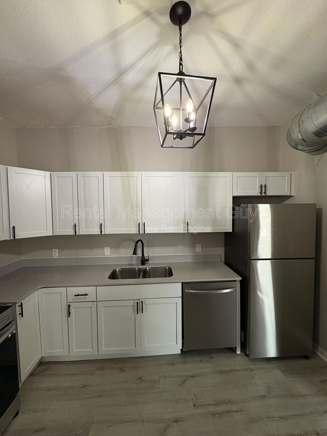 1500 W Broadway in Minneapolis, MN - Building Photo - Building Photo