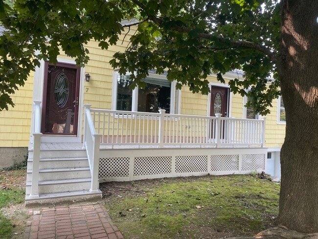 property at 7 Durkee Rd