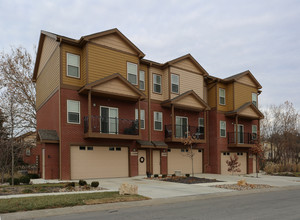 Westchester Townhomes Apartments in Lenexa, KS - Foto de edificio - Building Photo