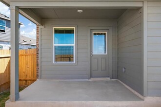425 Escondido Cir in San Marcos, TX - Building Photo - Building Photo