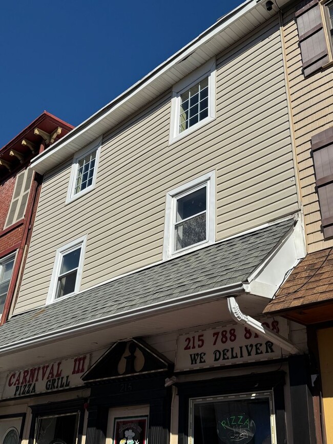 215 Mill St in Bristol, PA - Building Photo - Building Photo