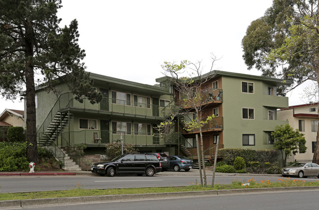 1977 Pleasant Valley Ave in Oakland, CA - Building Photo - Building Photo