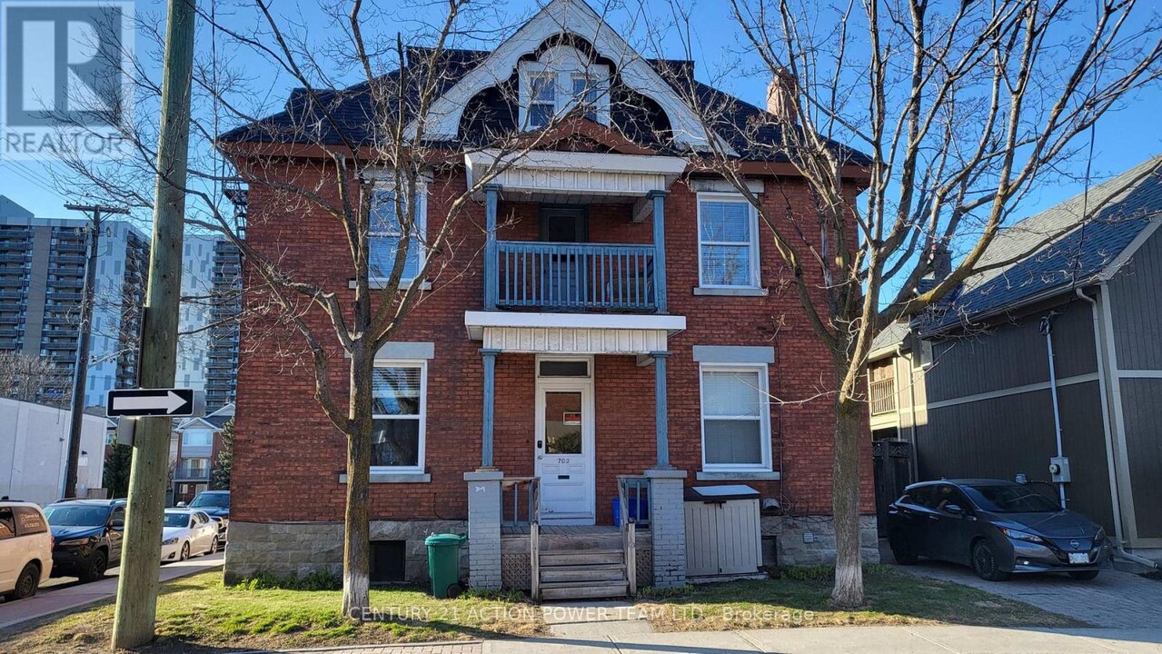 703-703 Cooper St in Ottawa, ON - Building Photo