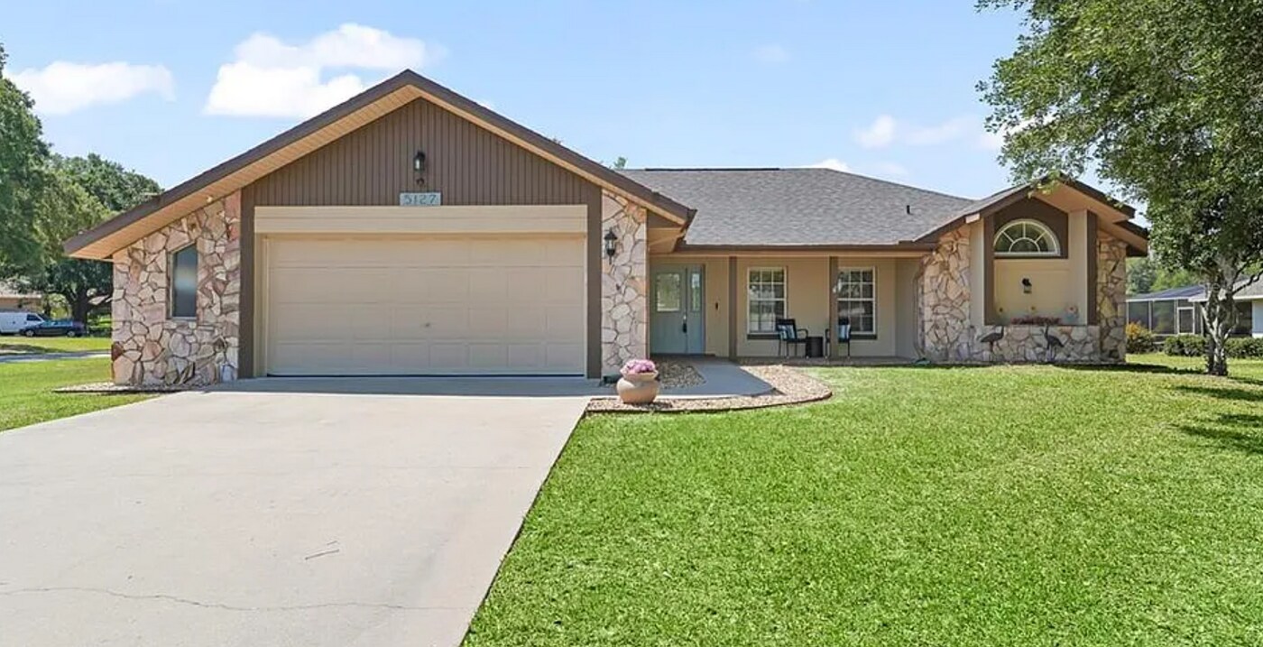 5127 County Road 125 in Wildwood, FL - Building Photo
