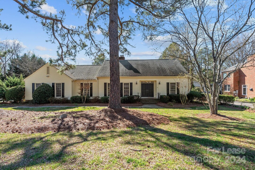 2801 Valencia Terrace in Charlotte, NC - Building Photo