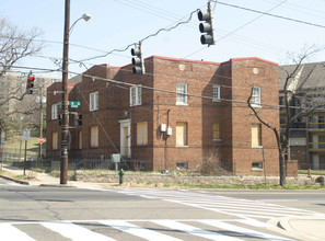 401 Douglas St NE in Washington, DC - Building Photo - Building Photo