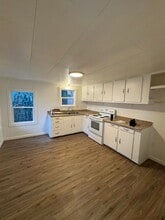 1508 NW Eden St in Roseburg, OR - Building Photo - Building Photo