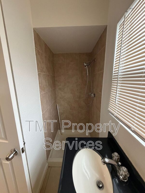 3747 9th Ave in Sacramento, CA - Building Photo - Building Photo