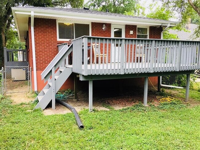 property at 5624 Lake St