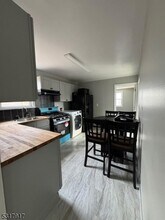 416 S 5th St, Unit Rear in Elizabeth, NJ - Building Photo - Building Photo