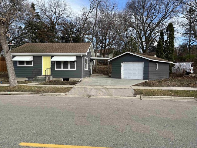 property at 1417 Beld St