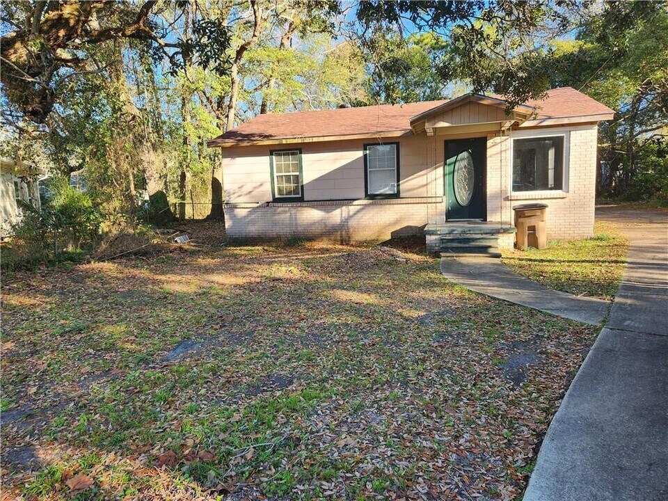1422 Tampa Dr in Mobile, AL - Building Photo