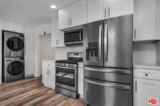 11575 Riverside Dr in Los Angeles, CA - Building Photo - Building Photo