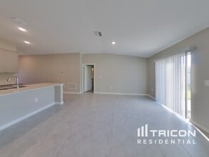 34028 Sky Blossom Cir in Leesburg, FL - Building Photo - Building Photo