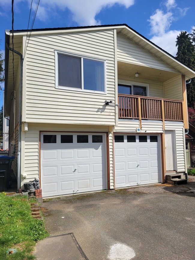 8732 14th Ave NW, Unit Top Floor in Seattle, WA - Building Photo - Building Photo