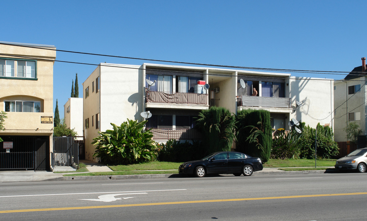 13031 Oxnard St in Van Nuys, CA - Building Photo