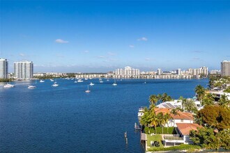 2841 NE 163rd St in North Miami Beach, FL - Building Photo - Building Photo